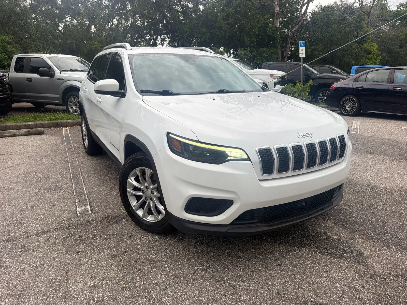 Used 2021 Jeep Cherokee Latitude FWD image 5