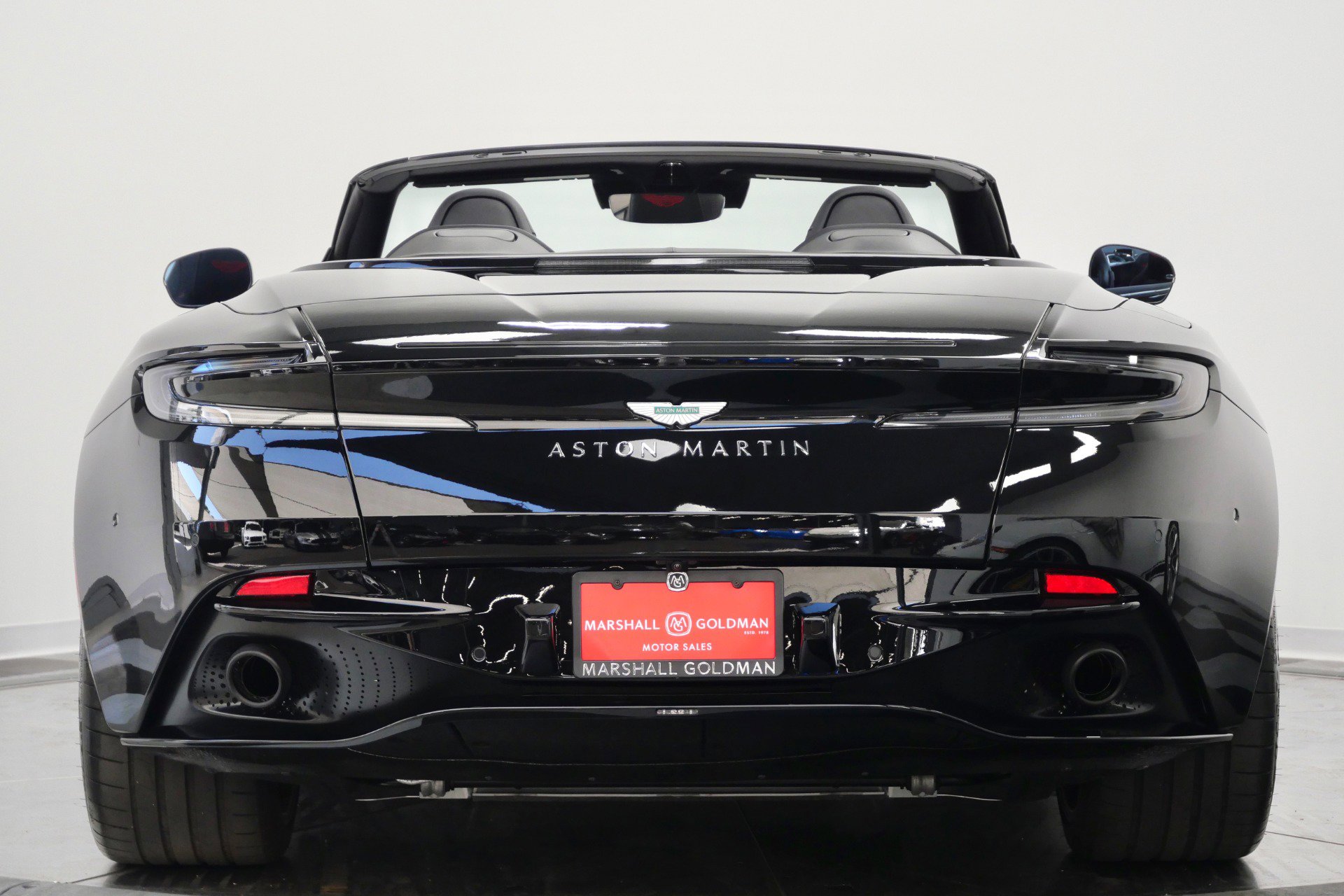 Used 2025 Aston Martin DB12 Convertible RWD image 8