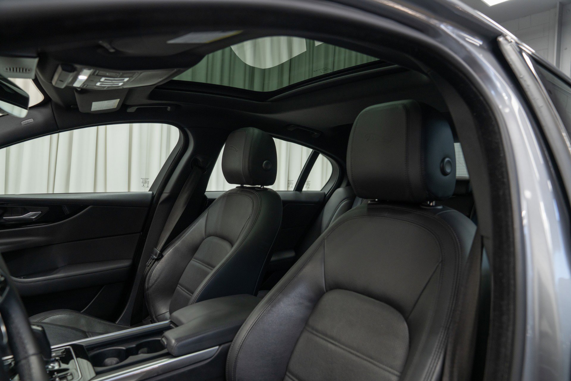 Used 2020 Jaguar XE S image 17