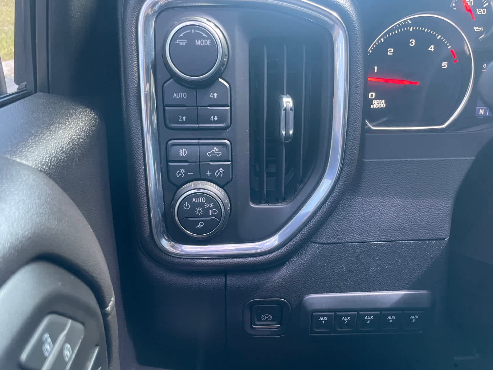 Used 2022 Chevrolet Silverado 1500 LTZ w/ LTZ Premium Package image 35