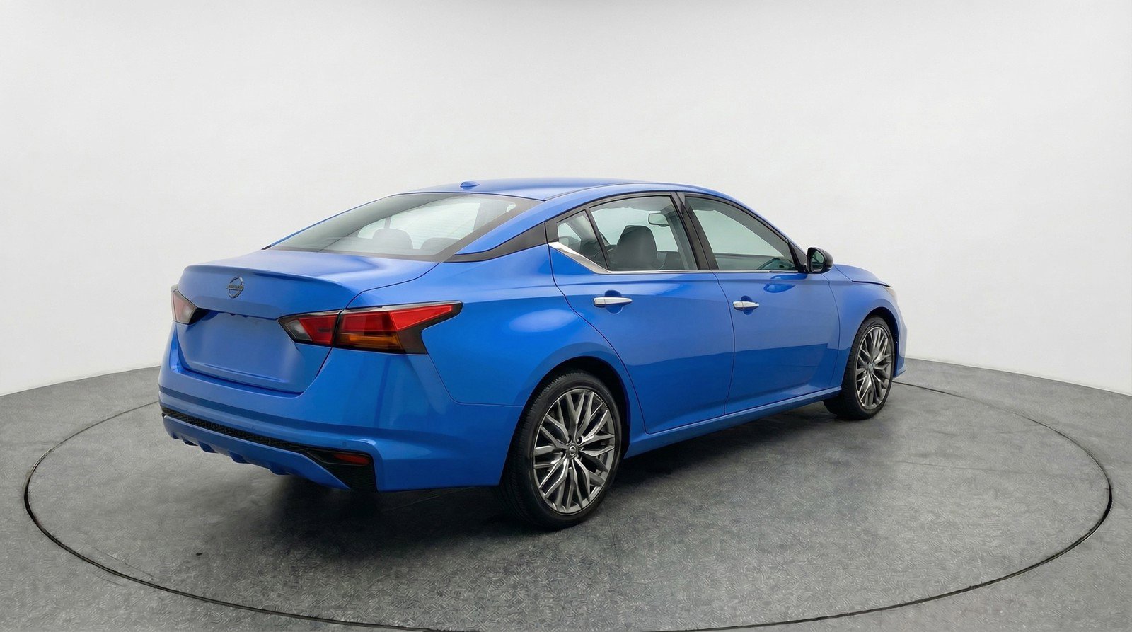 Used 2025 Nissan Altima 2.5 SV image 9