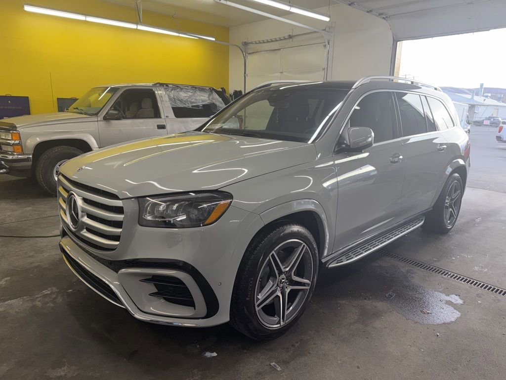 Used 2025 Mercedes-Benz GLS 450 4MATIC image 1