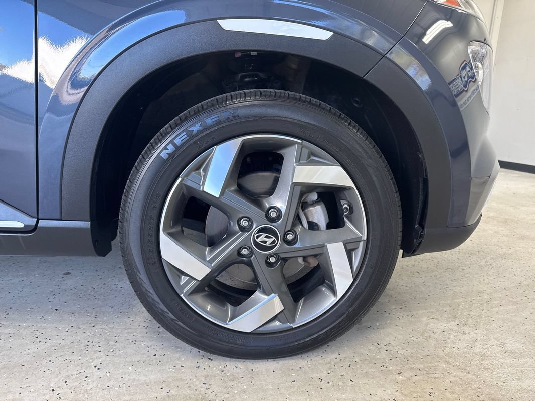 Used 2024 Hyundai Venue Limited FWD image 14