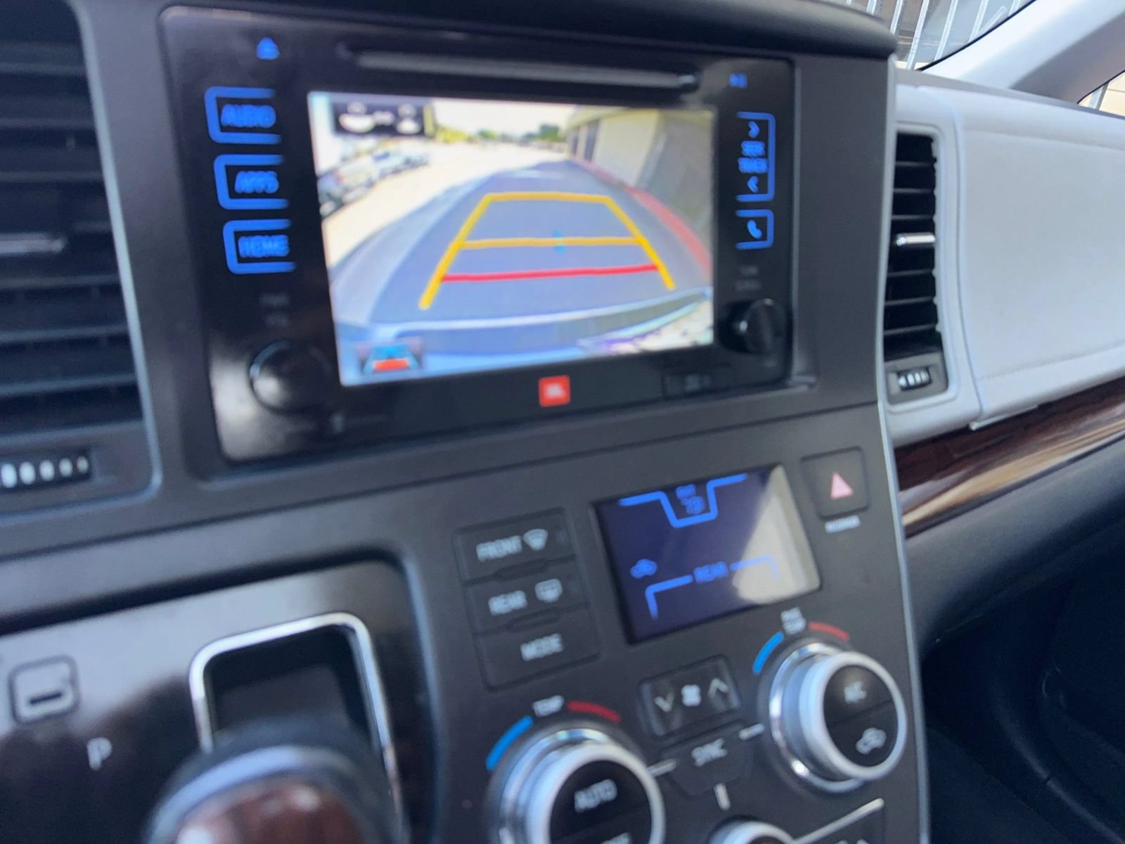 Used 2015 Toyota Sienna Limited FWD image 24