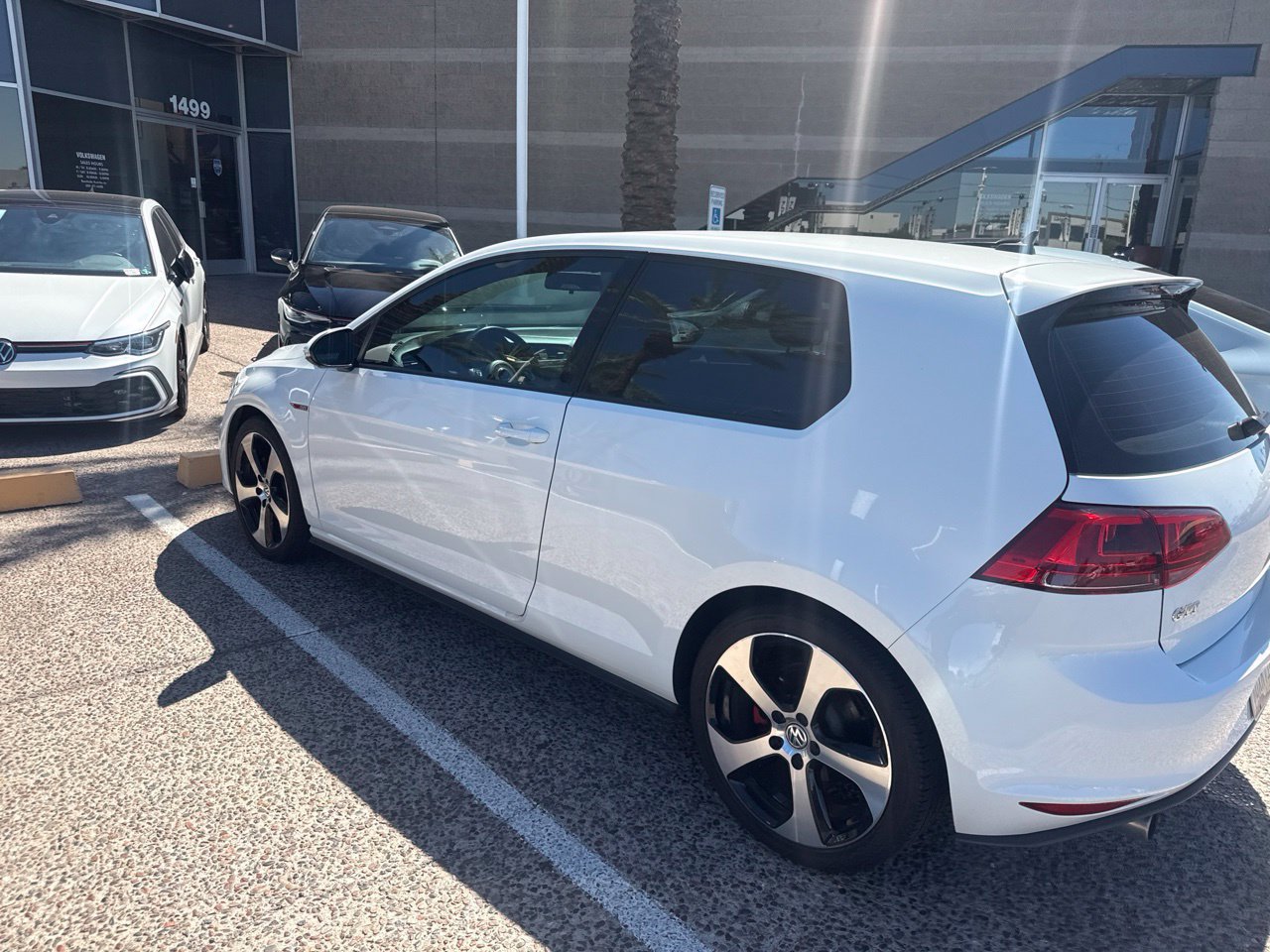 Used 2016 Volkswagen Golf 2-Door FWD image 6