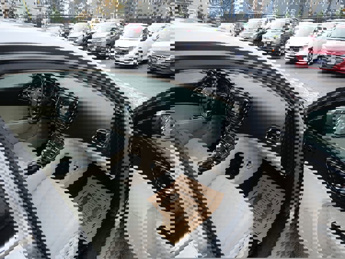 Used 2015 Chrysler 200 Limited w/ Convenience Group image 16