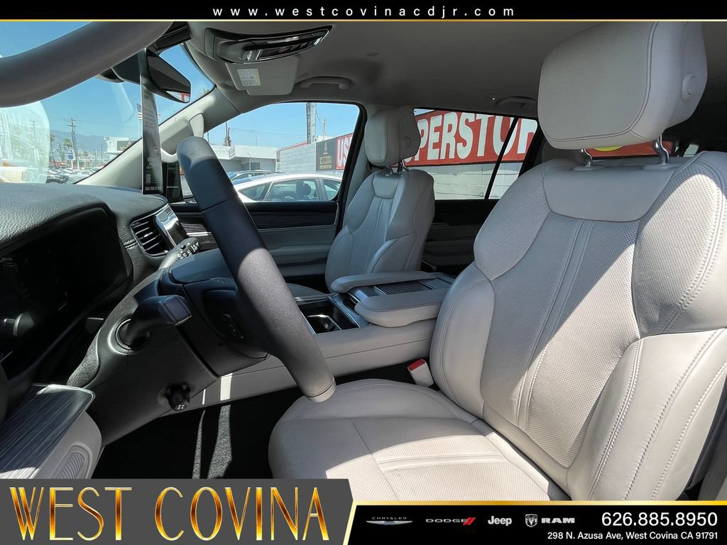 Used 2024 Jeep Wagoneer L Series III w/ Flexible Seating Group AWD/4WD image 13
