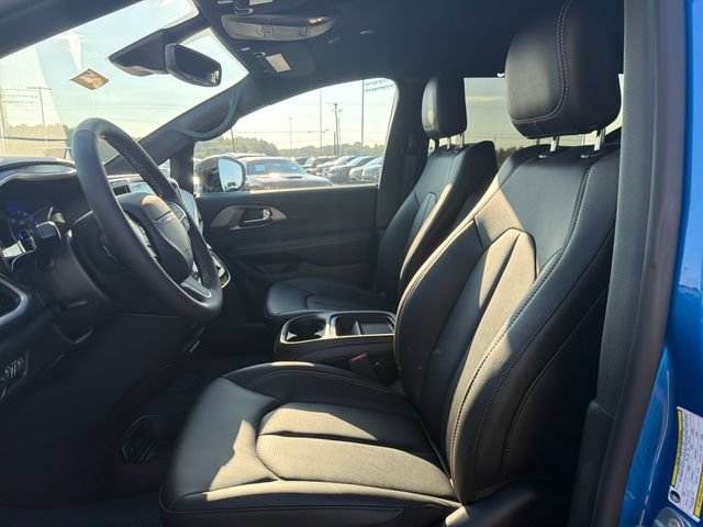 New 2027 Chrysler Pacifica Select FWD image 11