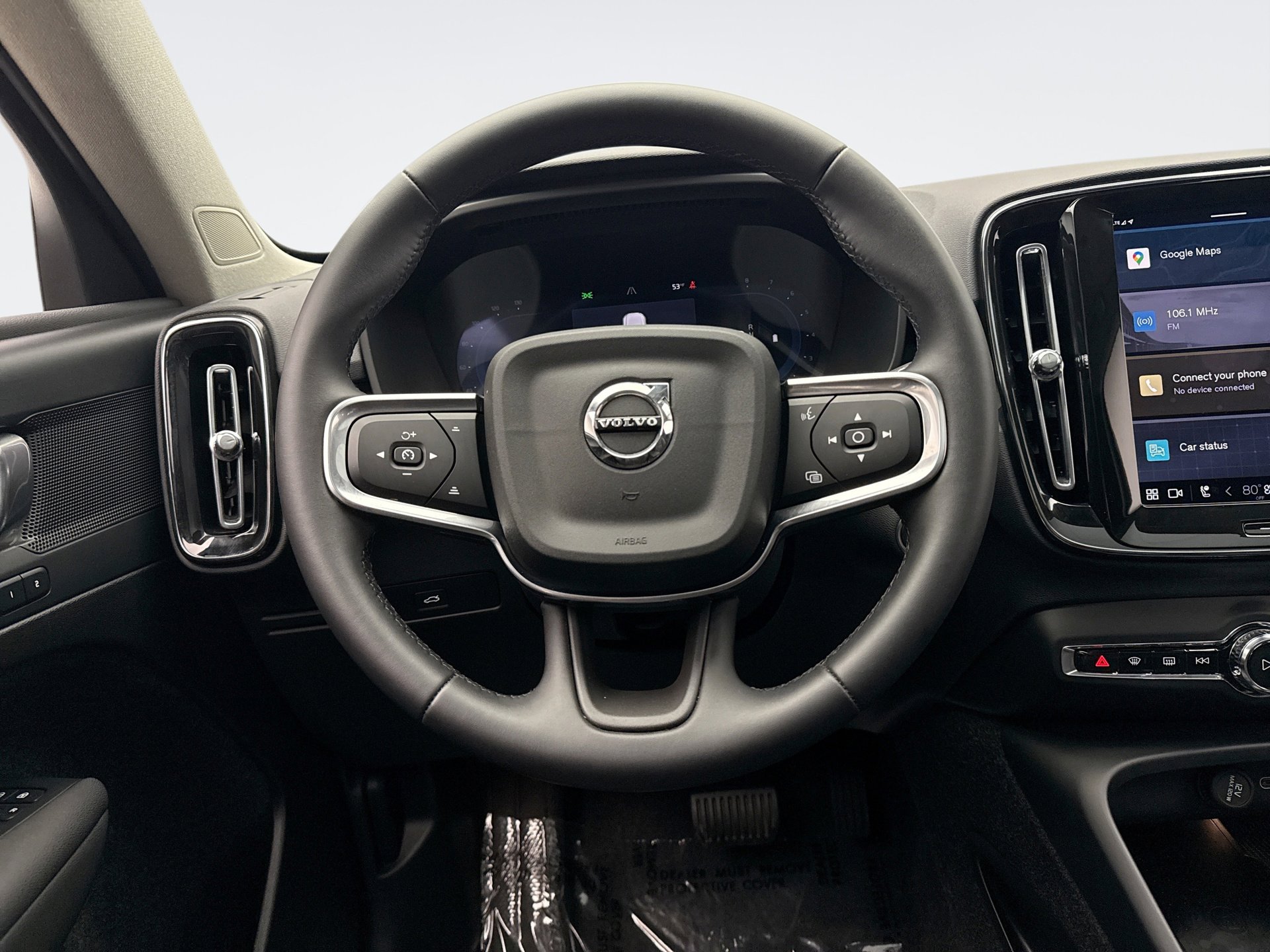 Used 2025 Volvo XC40 B5 Plus image 12