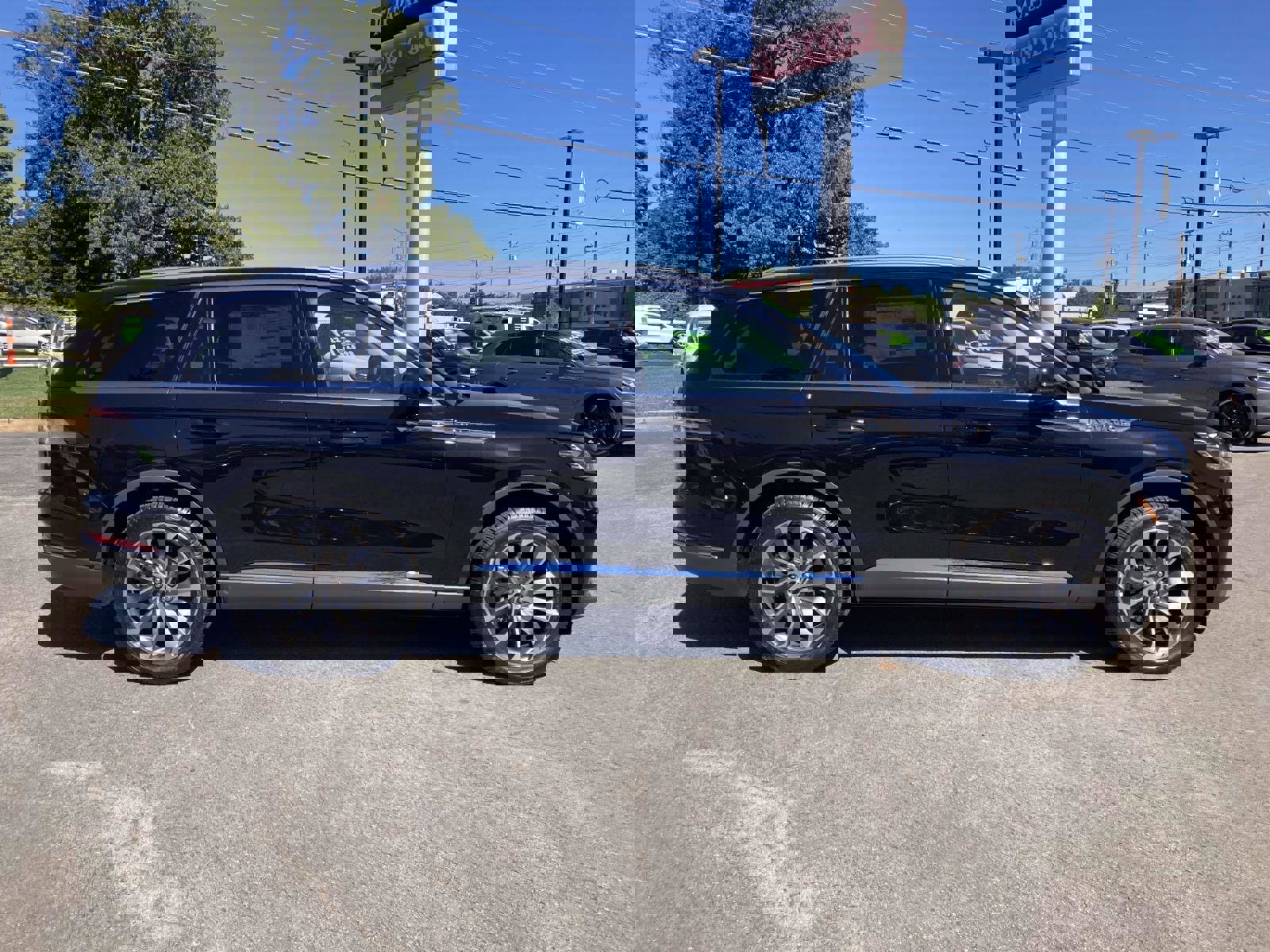 New 2025 Lincoln Aviator AWD w/ Equipment Group 101A image 2