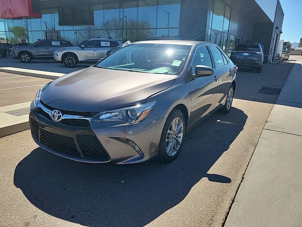 Used 2017 Toyota Camry SE image 3