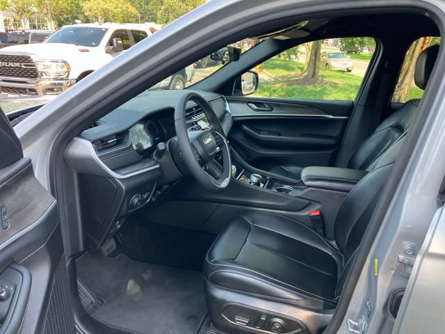 Used 2025 Jeep Grand Cherokee Limited AWD/4WD image 11
