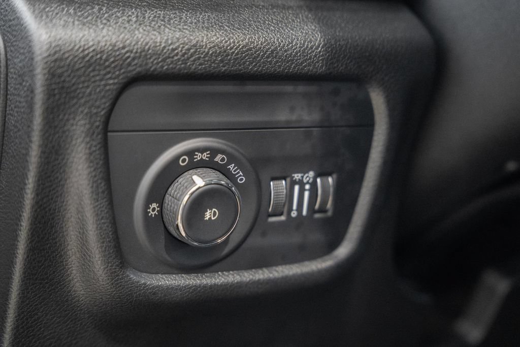 Used 2023 Jeep Grand Cherokee Limited AWD/4WD image 41