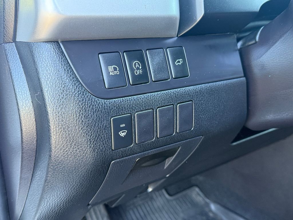 Used 2019 Toyota Highlander XLE AWD/4WD image 17