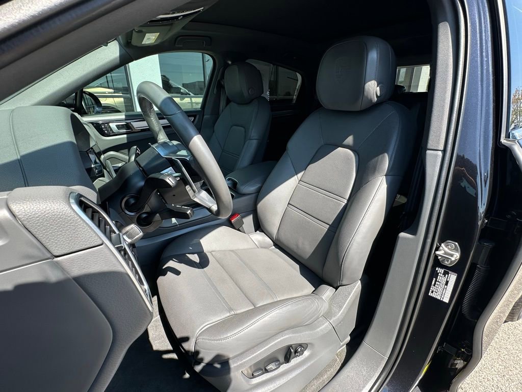 Used 2022 Porsche Cayenne E-Hybrid Coupe image 25