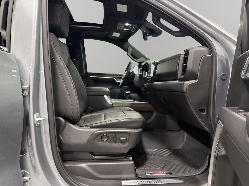 Used 2025 Chevrolet Silverado 1500 High Country w/ Technology Package image 17