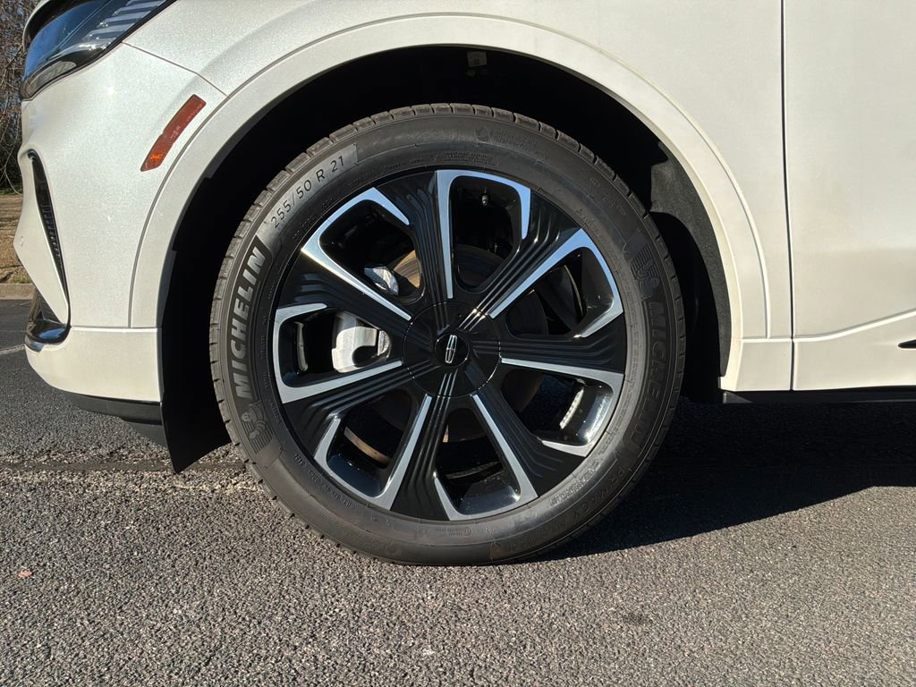 Used 2025 Lincoln Nautilus Reserve image 17