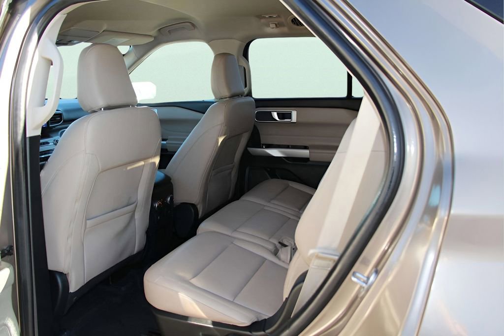 Used 2021 Ford Explorer XLT w/ Equipment Group 202A image 19