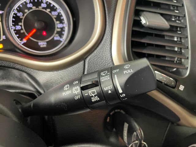 Used 2015 Jeep Cherokee Sport FWD image 12