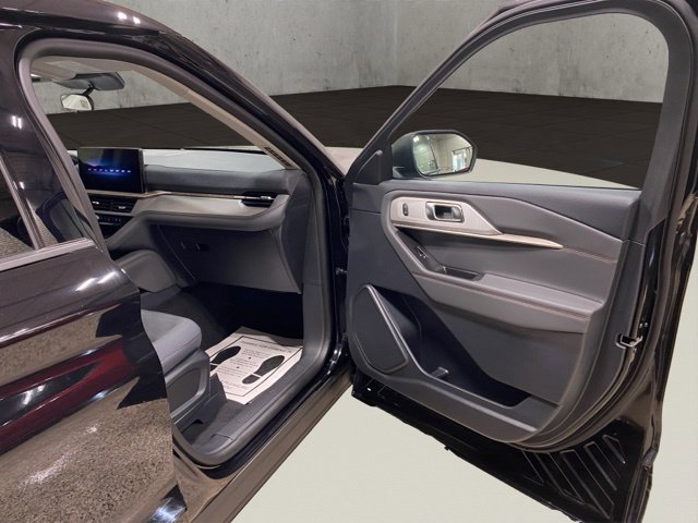 New 2026 Ford Explorer Active AWD/4WD image 18