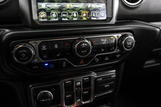 Used 2021 Jeep Wrangler Unlimited Sahara w/ Cold Weather Group AWD/4WD image 28