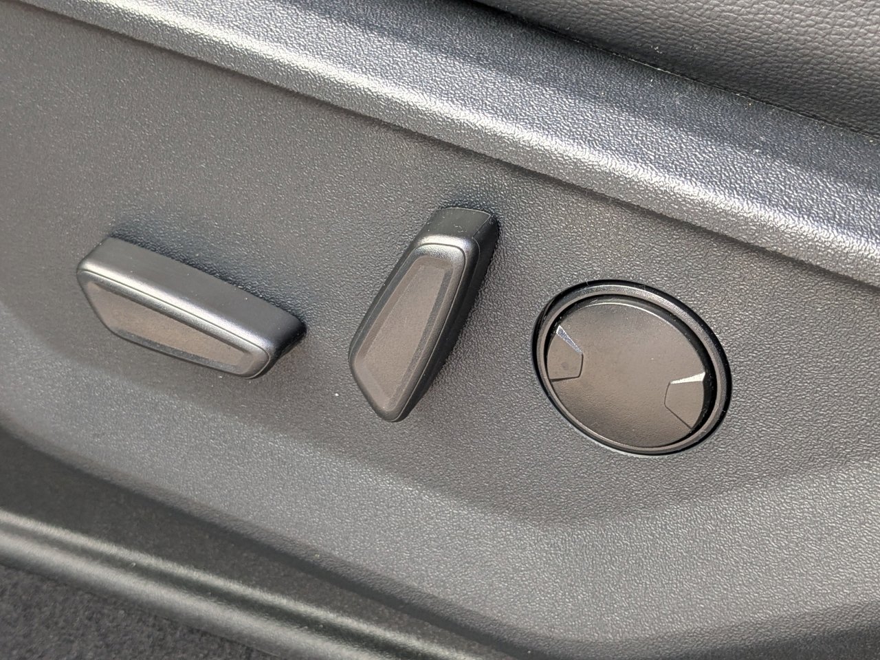 New 2026 Ford F350 Lariat w/ Black Appearance Package image 19