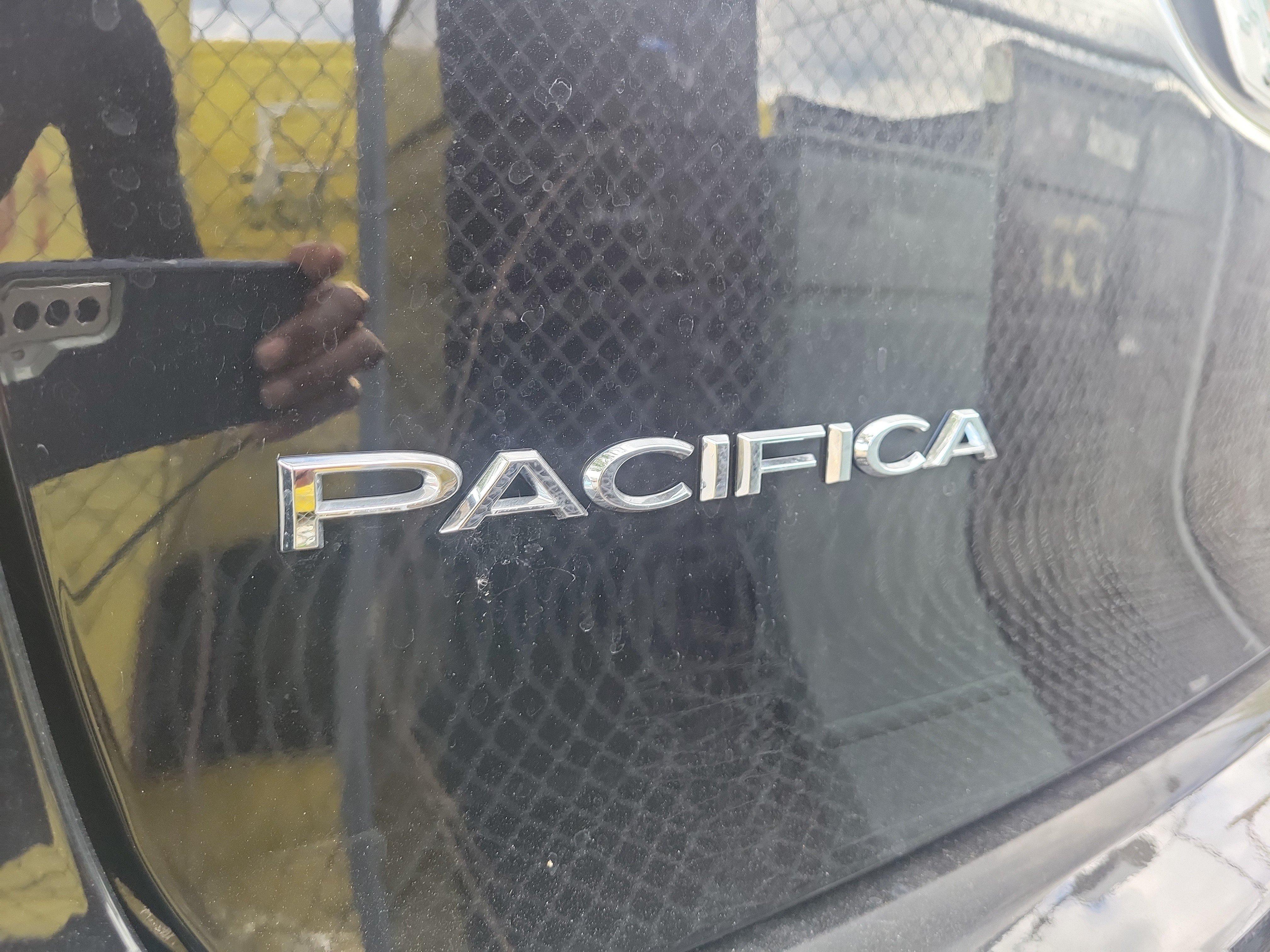 Used 2026 Chrysler Pacifica Limited FWD image 7