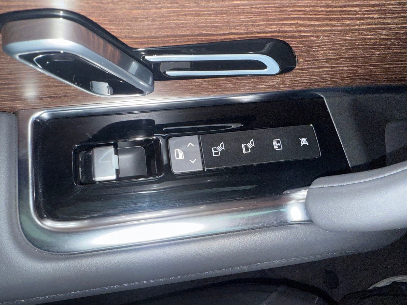 Used 2024 Land Rover Range Rover SE image 24