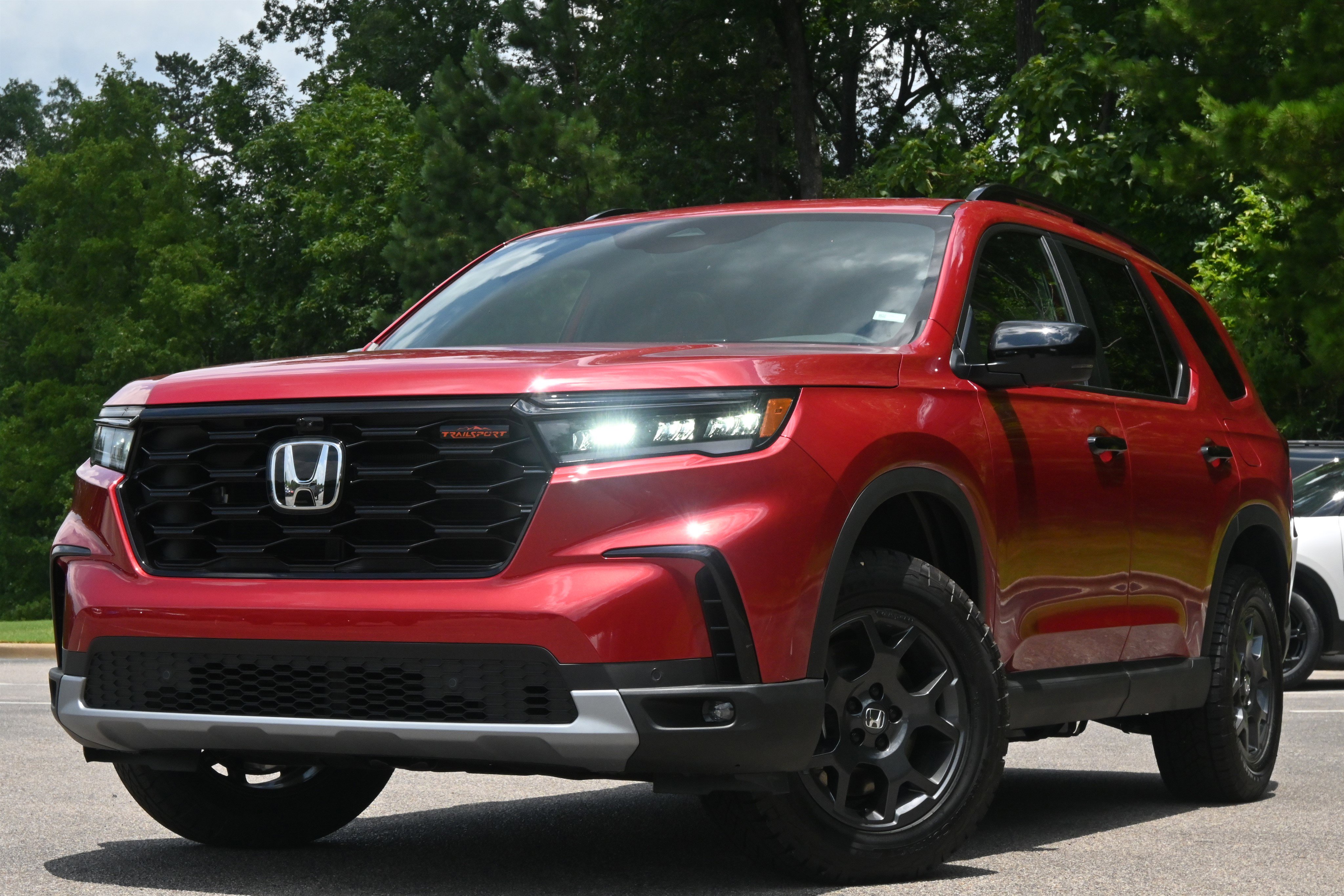 Used 2025 Honda Pilot TrailSport image 4