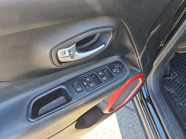 Used 2018 Jeep Renegade Trailhawk w/ UConnect 8.4 Nav Group image 22