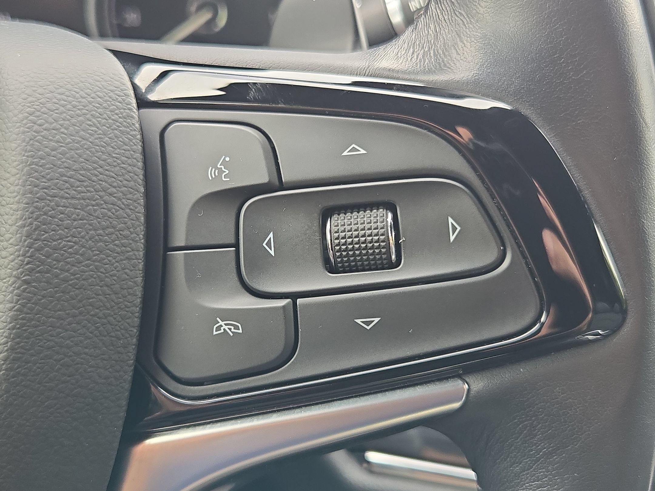 Used 2022 Buick Enclave Essence w/ Experience Buick Package FWD image 29