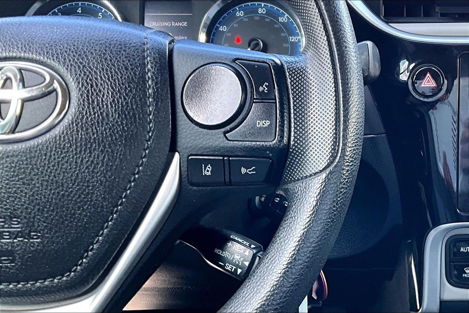 Used 2017 Toyota Corolla LE w/ Carpet Mat Package (TMS) FWD image 19