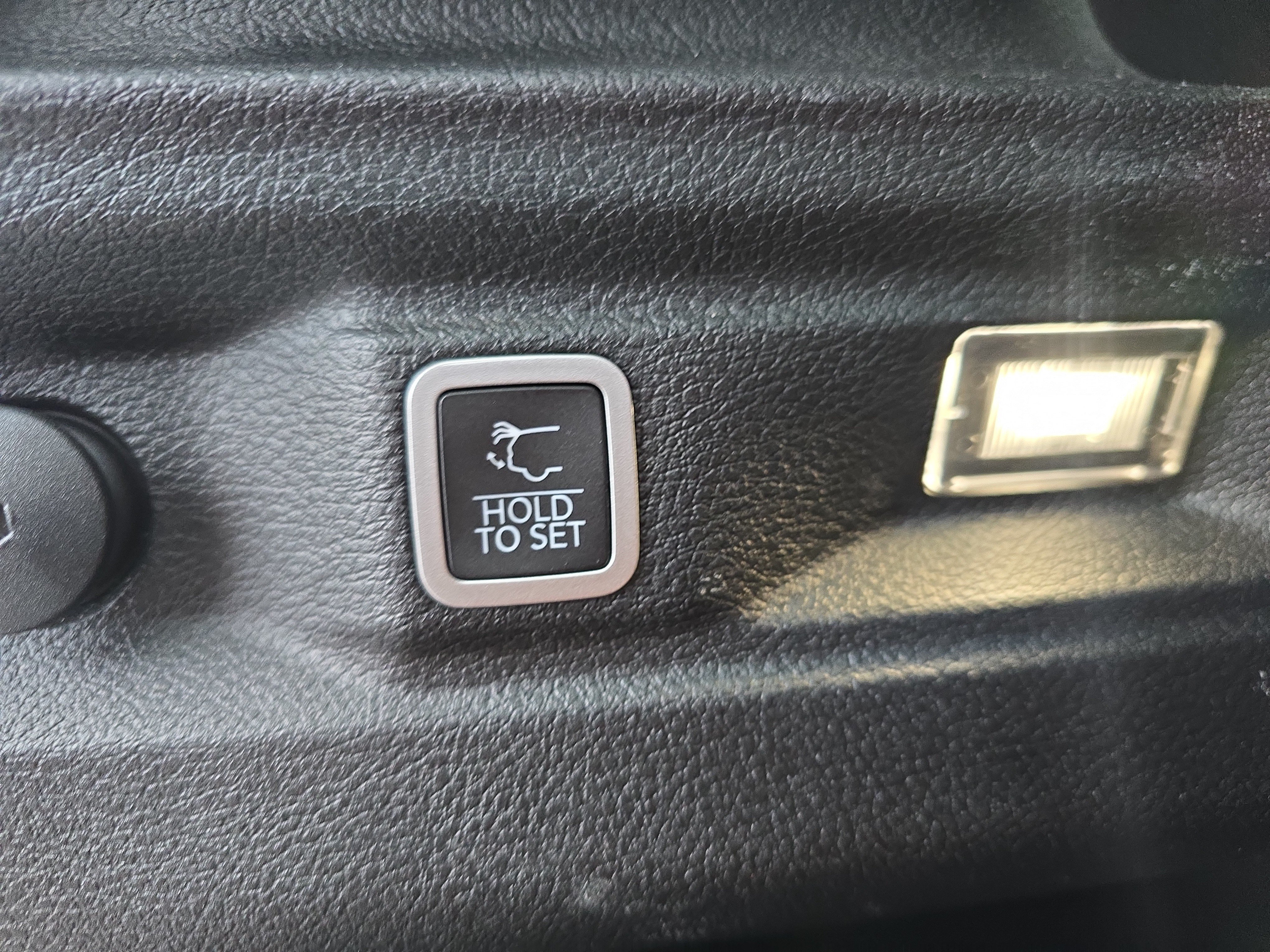 Used 2023 Jeep Grand Cherokee L Altitude AWD/4WD image 6