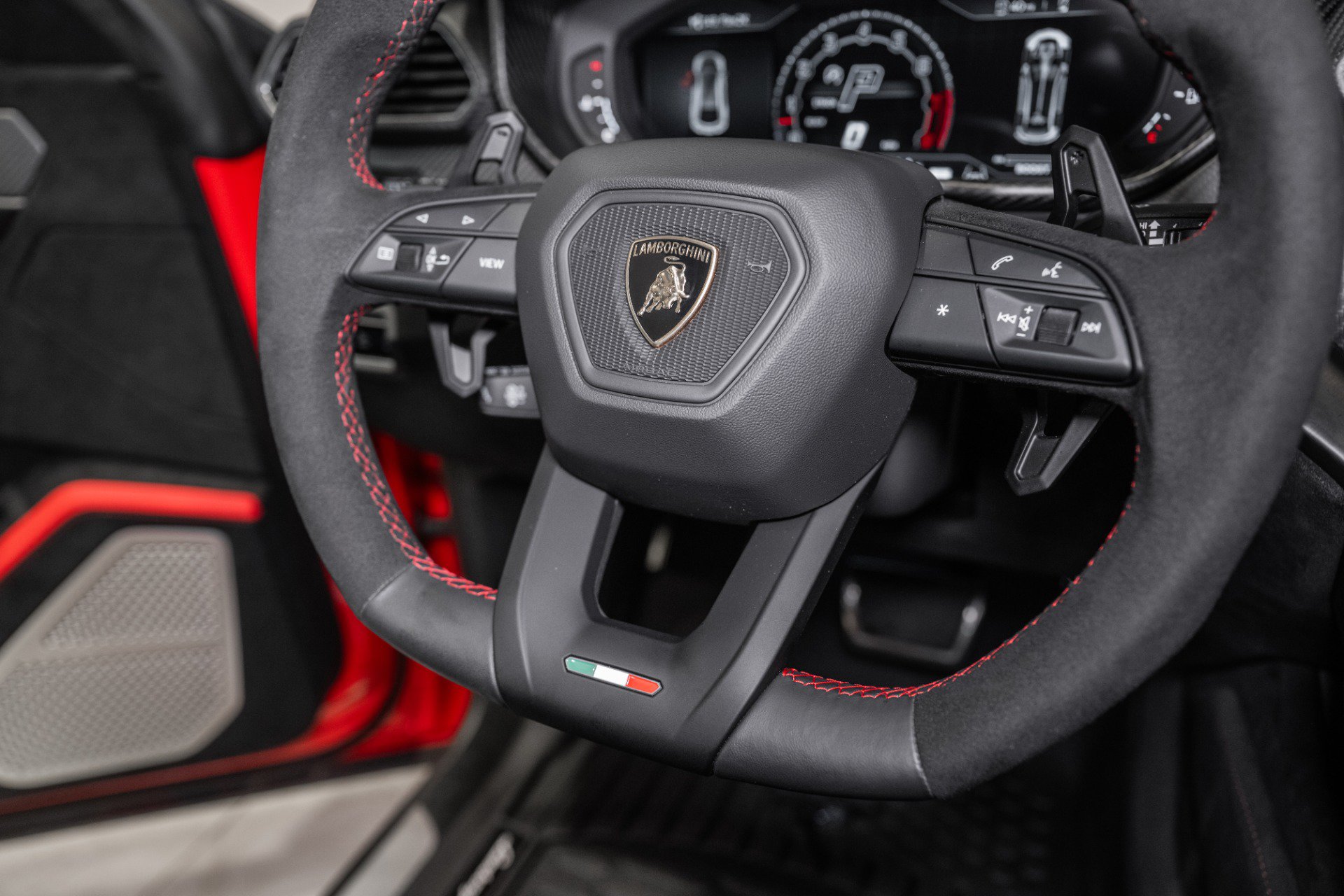 Used 2024 Lamborghini Urus Performante AWD/4WD image 48