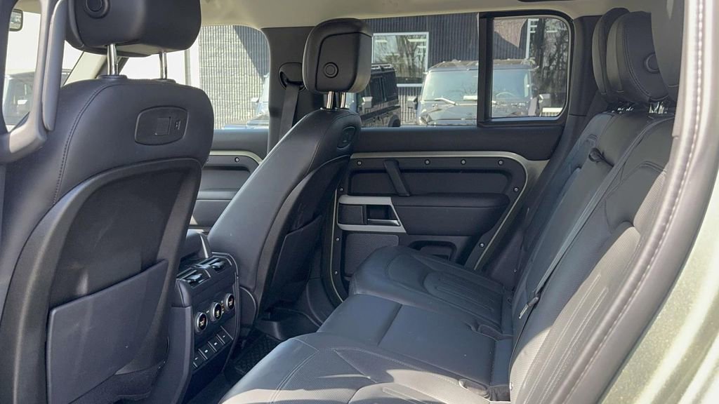 Used 2020 Land Rover Defender 110 SE image 8