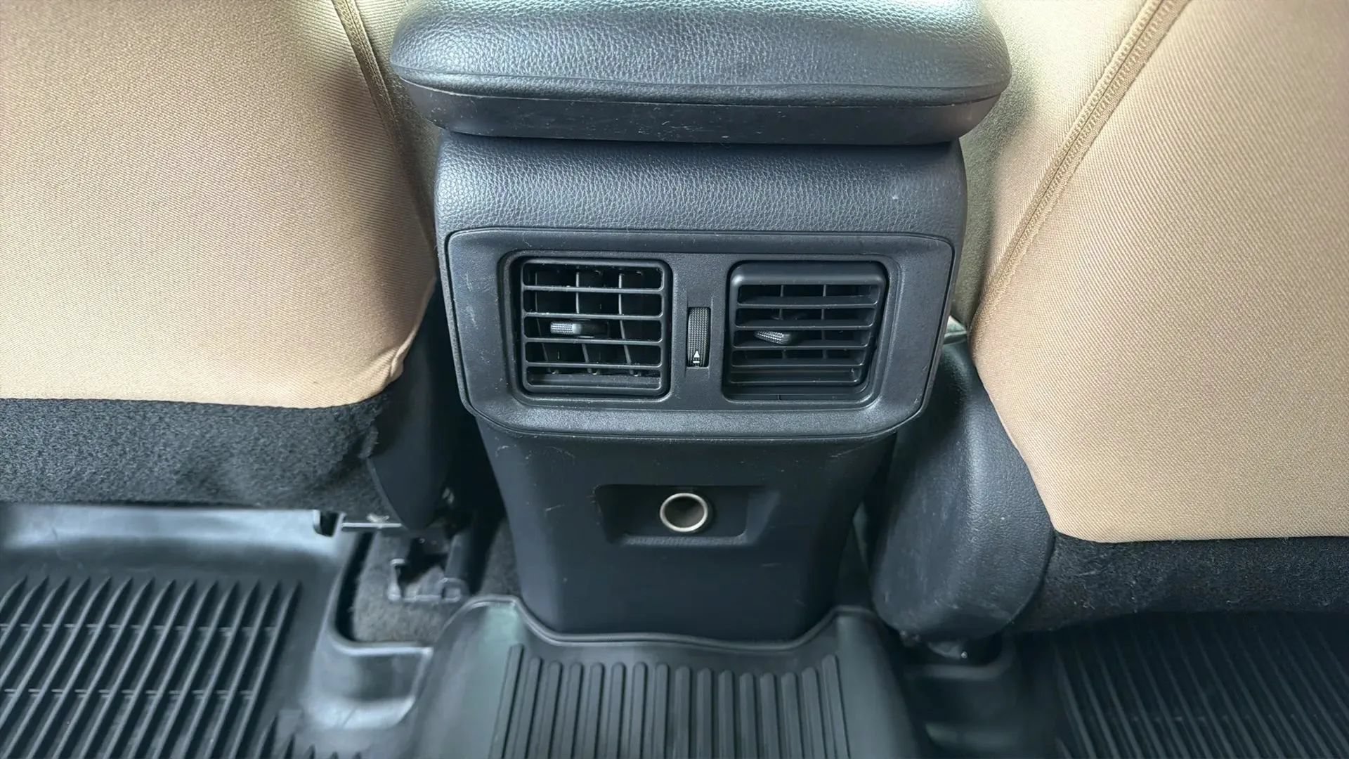 Used 2022 Toyota RAV4 LE AWD/4WD image 29