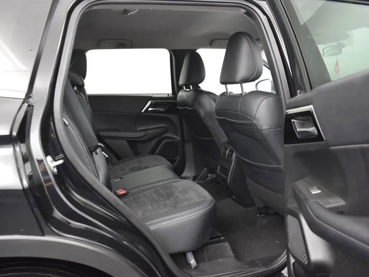 Used 2024 Mitsubishi Outlander Ralliart image 18