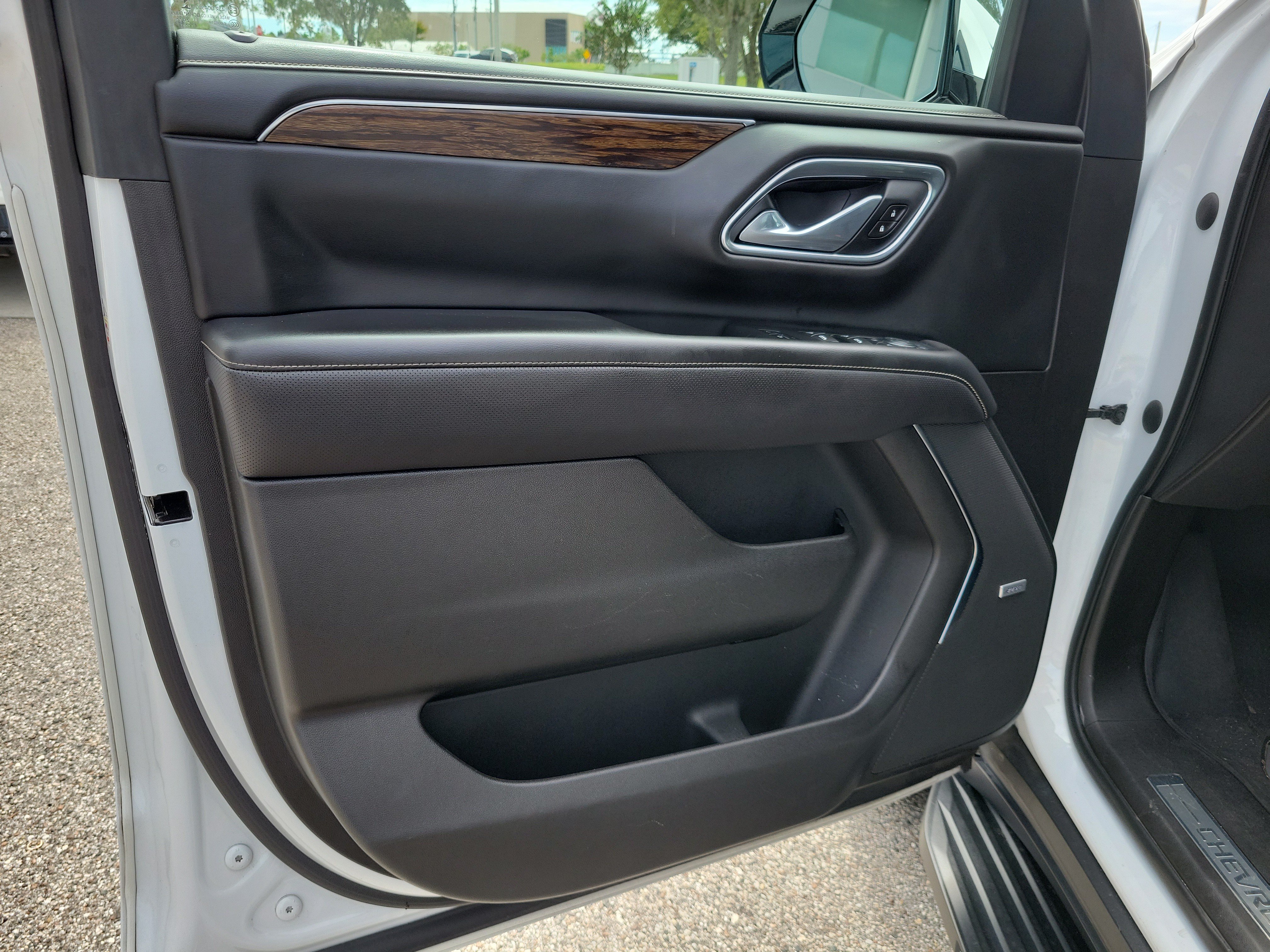 Used 2021 Chevrolet Suburban Premier w/ Premium Package AWD/4WD image 16