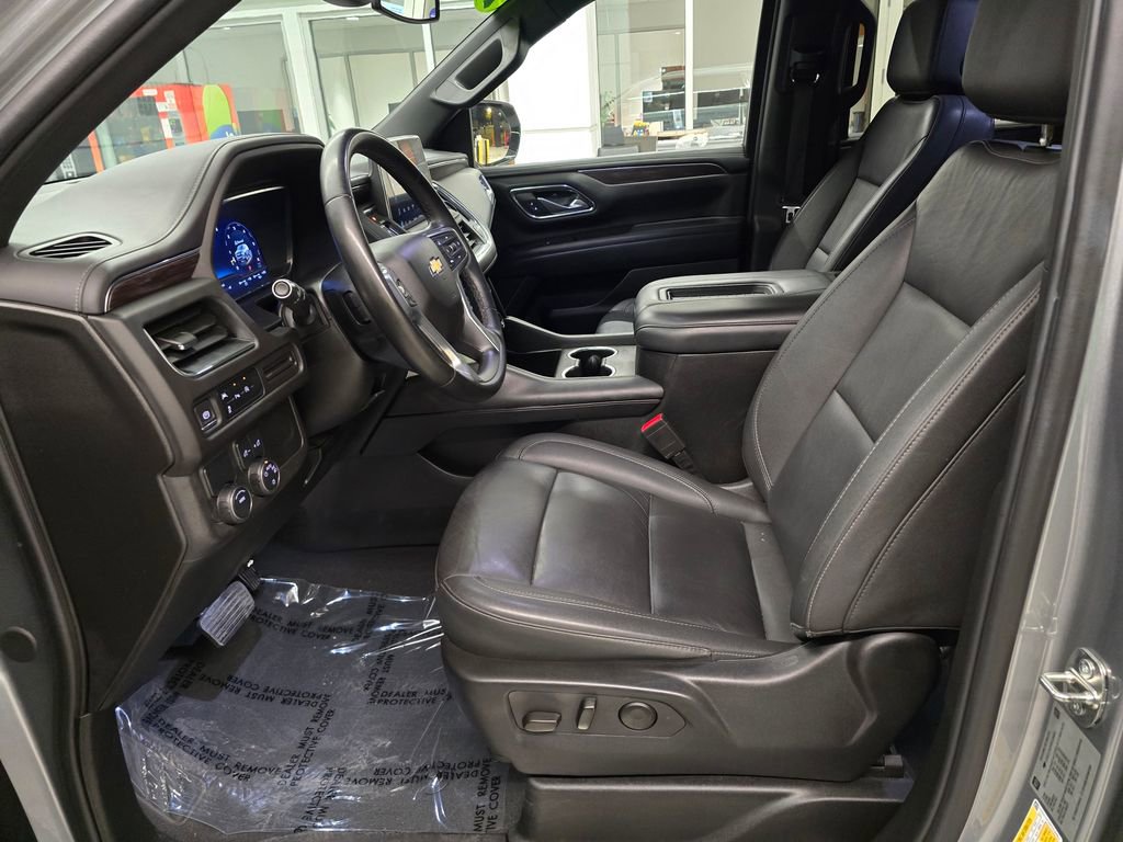 Used 2024 Chevrolet Suburban LT RWD image 17