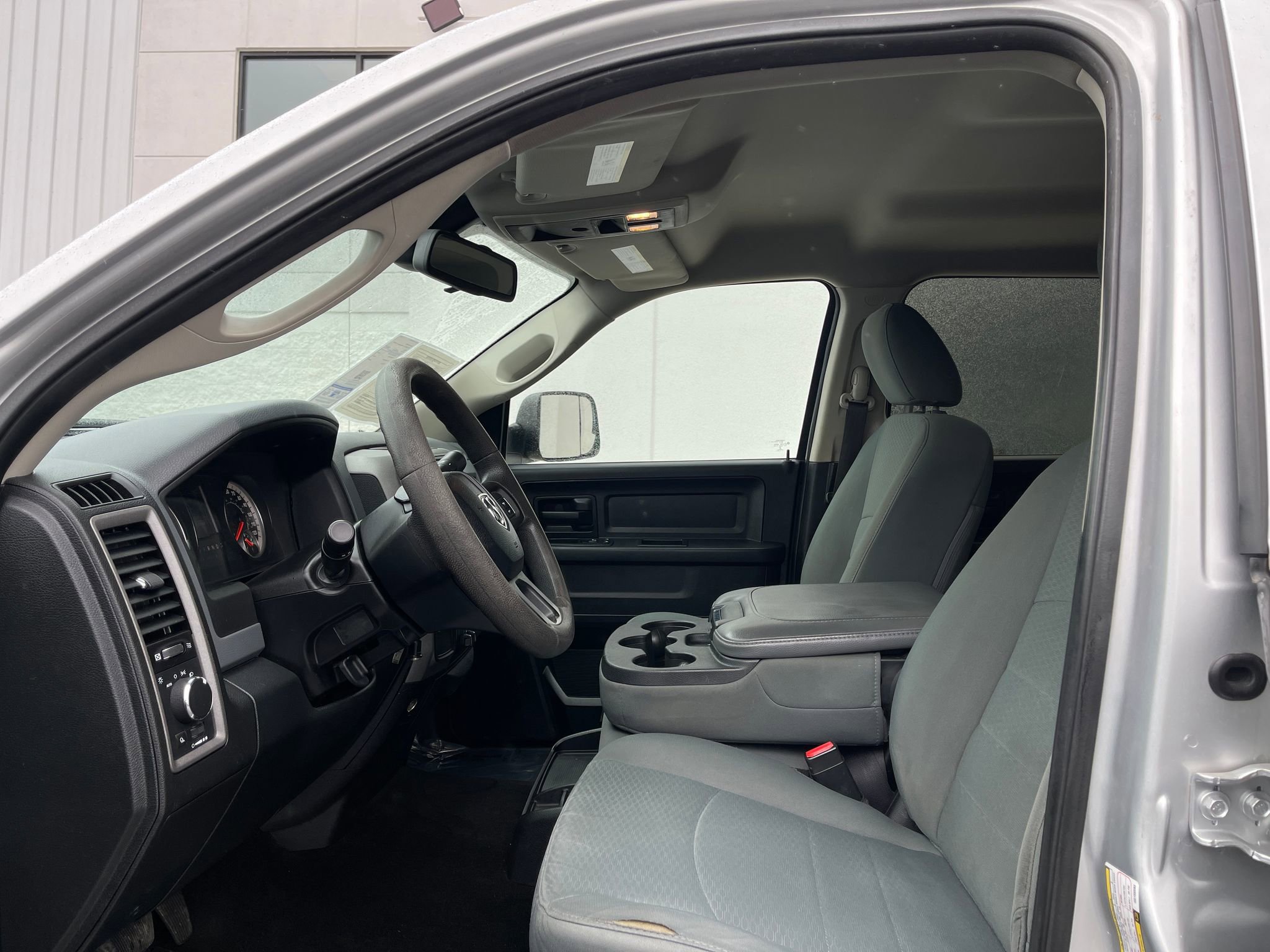 Used 2016 RAM 3500 Tradesman w/ Chrome Appearance Group AWD/4WD image 9