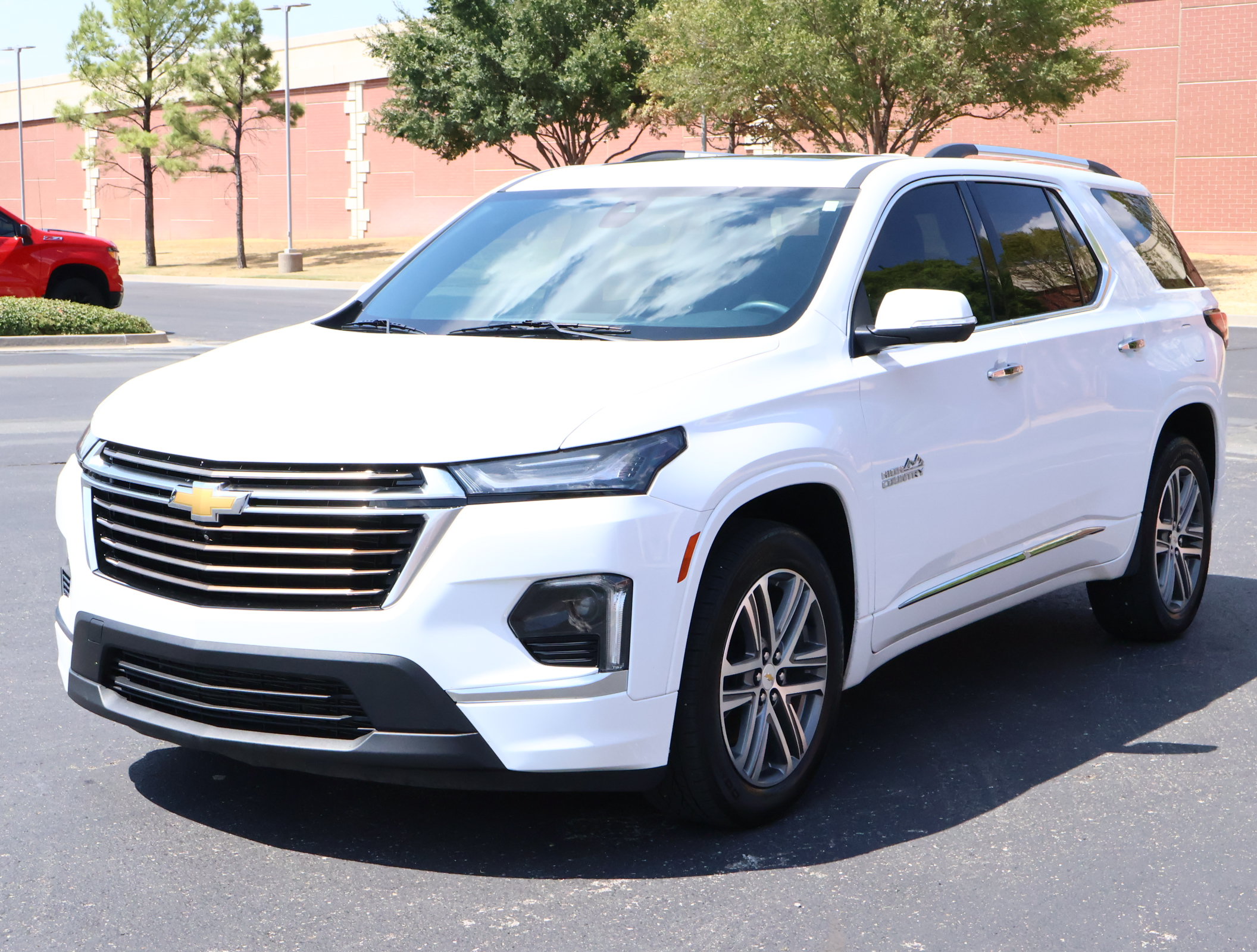 Used 2023 Chevrolet Traverse High Country AWD/4WD image 36