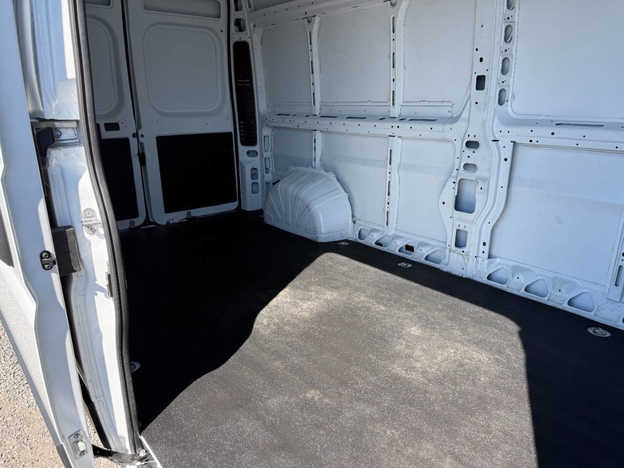 Used 2024 RAM ProMaster 2500 w/ Convenience Group FWD image 25