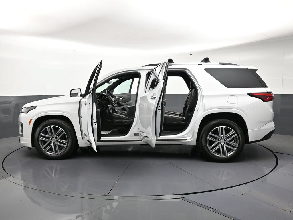 Used 2023 Chevrolet Traverse High Country w/ LPO, Floor Liner Package AWD/4WD image 34