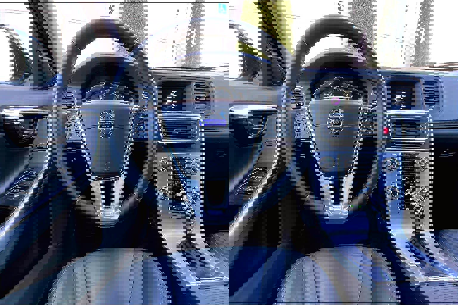 Used 2017 Volvo V60 T5 Cross Country w/ Convenience Package image 6