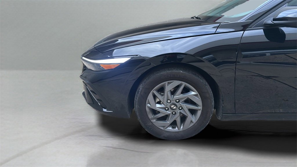 Certified 2024 Hyundai Elantra SEL image 9