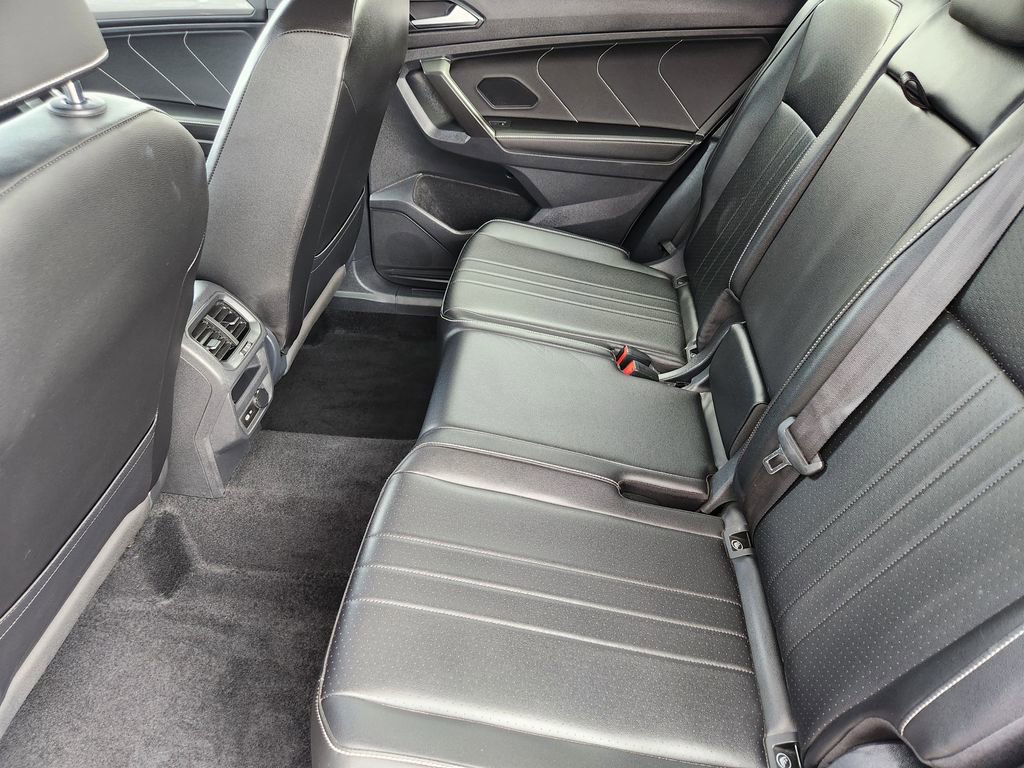Used 2022 Volkswagen Tiguan SE R-Line image 19