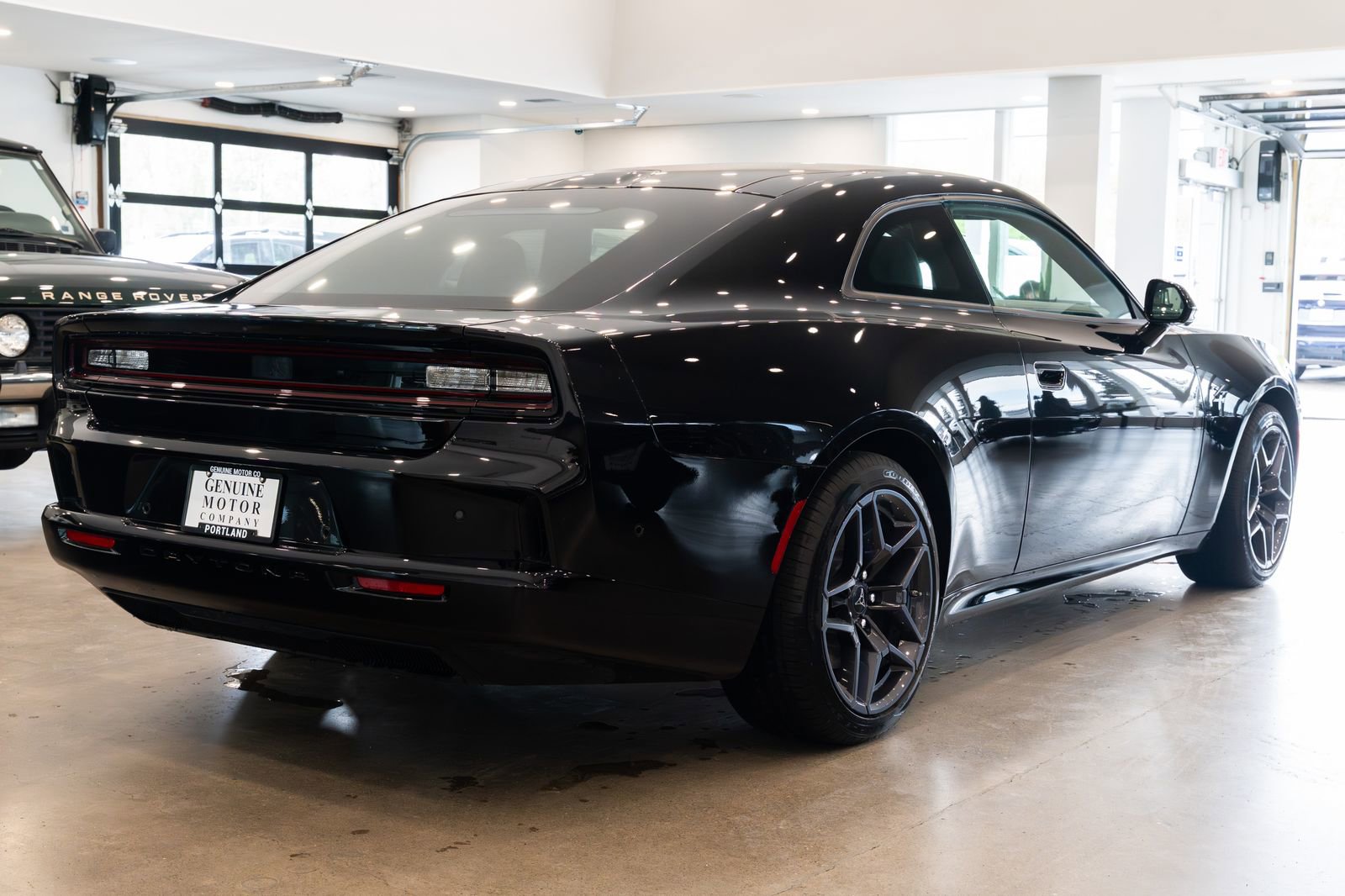 Used 2024 Dodge Charger Daytona R/T w/ Plus Group AWD/4WD image 4