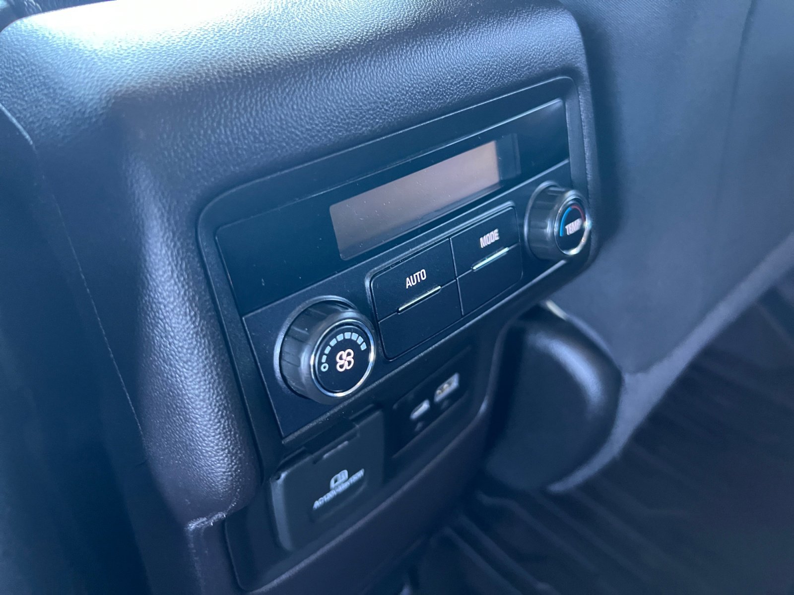 Used 2023 GMC Acadia SLE w/ Driver Convenience Package image 13