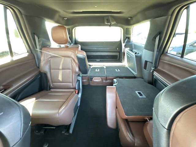 Used 2025 Lincoln Navigator Reserve image 24