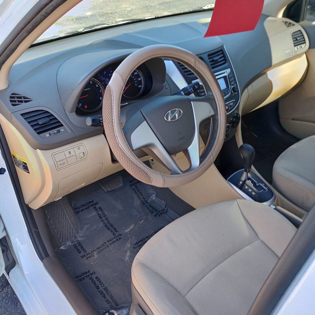 Used 2013 Hyundai Accent GLS image 9